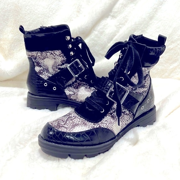 029. BOOHOO SNAKE & CROC CHUNKY COMBAT BOOTS Size 39/8.5 - Picture 1 of 5